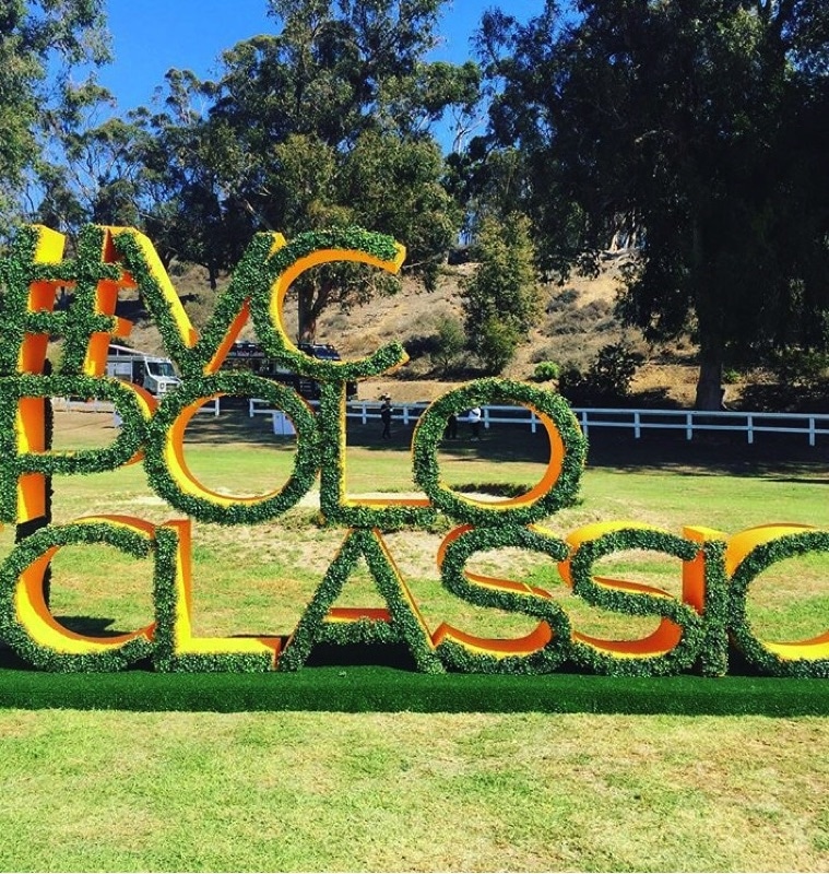 Typographie exclusive Veuve Clicquot Ponsardin. Alphabet sur mesure, typographie d'identité.